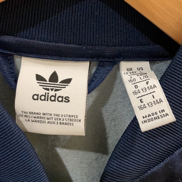 Addidas spring kacket for teens - Picture 2 of 3